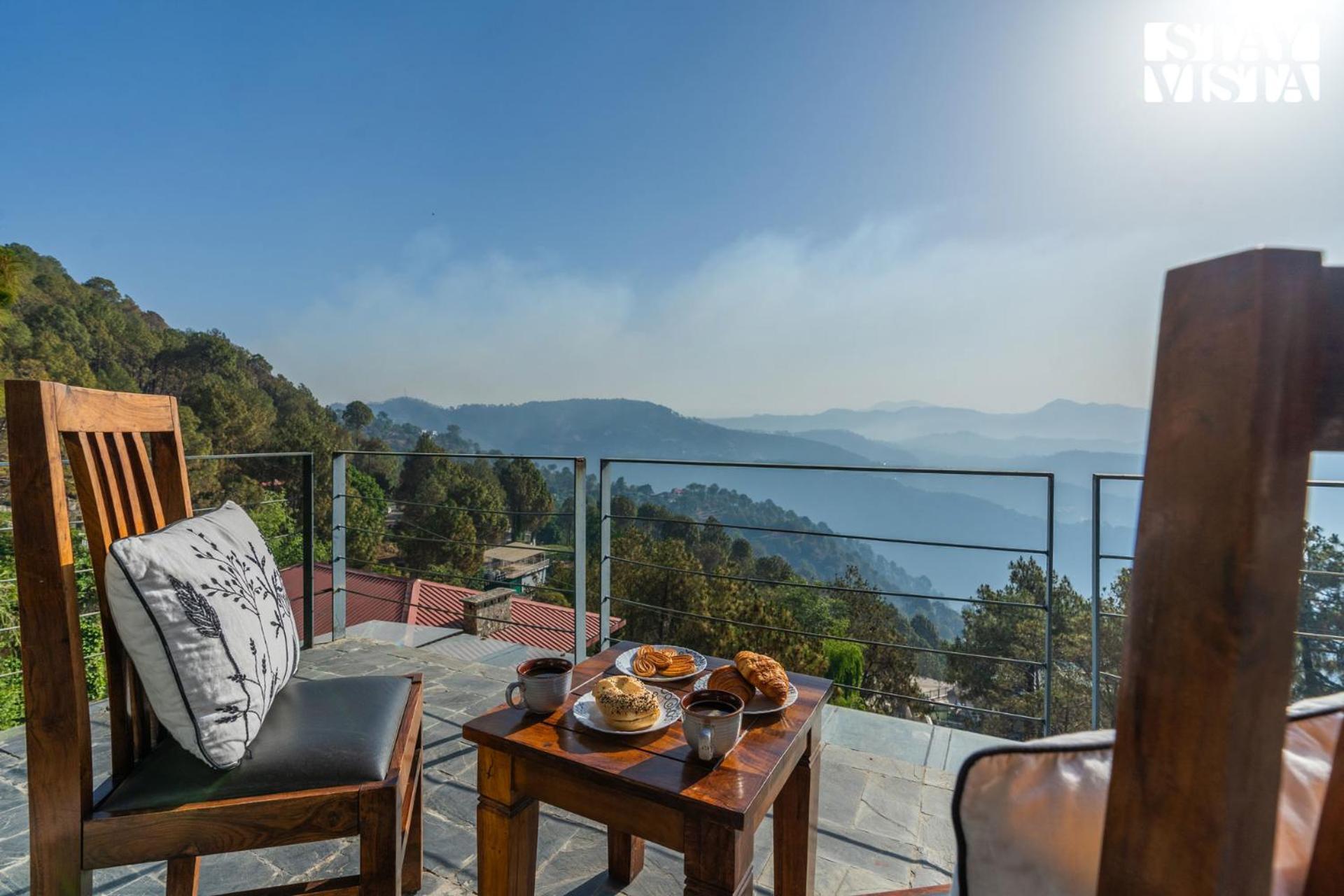 Stayvista At Hillcrest Villa With Valley View, Bonfire And Heater Касаули Экстерьер фото
