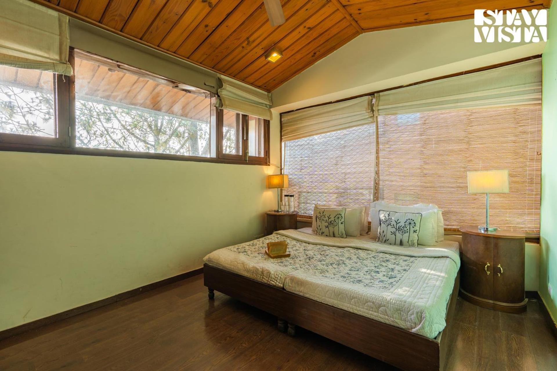 Stayvista At Hillcrest Villa With Valley View, Bonfire And Heater Касаули Экстерьер фото
